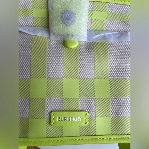 BURBERRY Check Tote- Vivid Lime - Picture 12 of 16